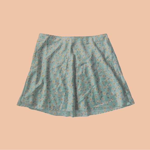 Mini Floral Skirts Set - Picture 3 of 3